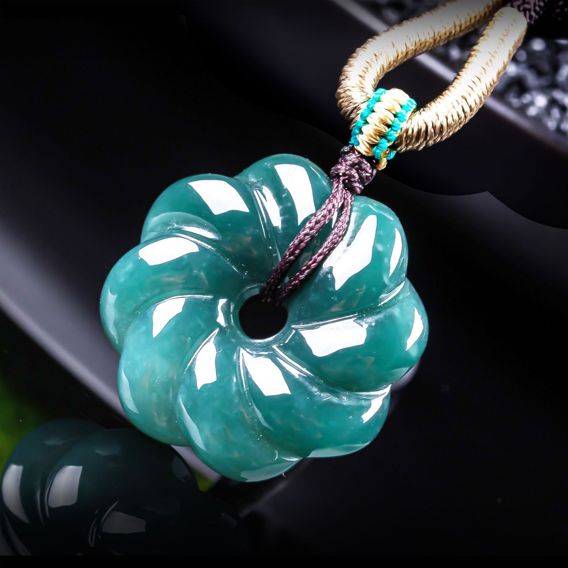 Natürlicher burmesischer Jadei – Jewelry & Watches Store Bewertung und Preis